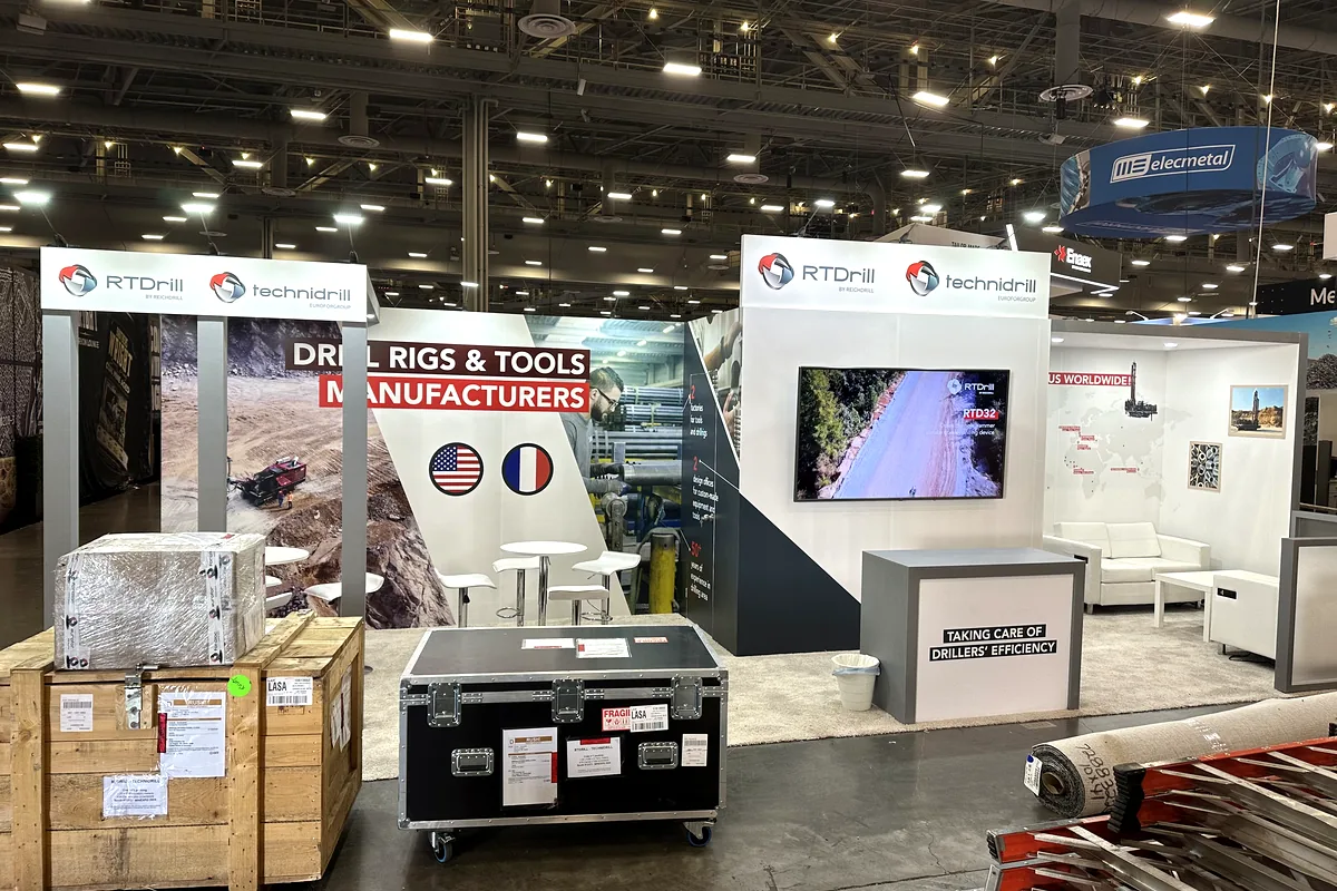 Trade show logistics team coordinating booth delivery and installation