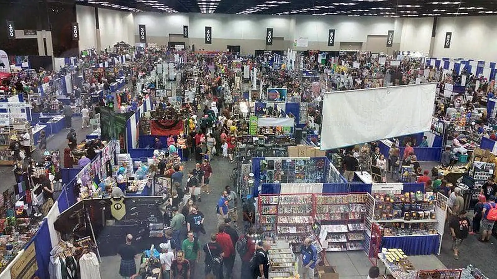 PopCon Indy vendor hall with artists exhibitors and attendees