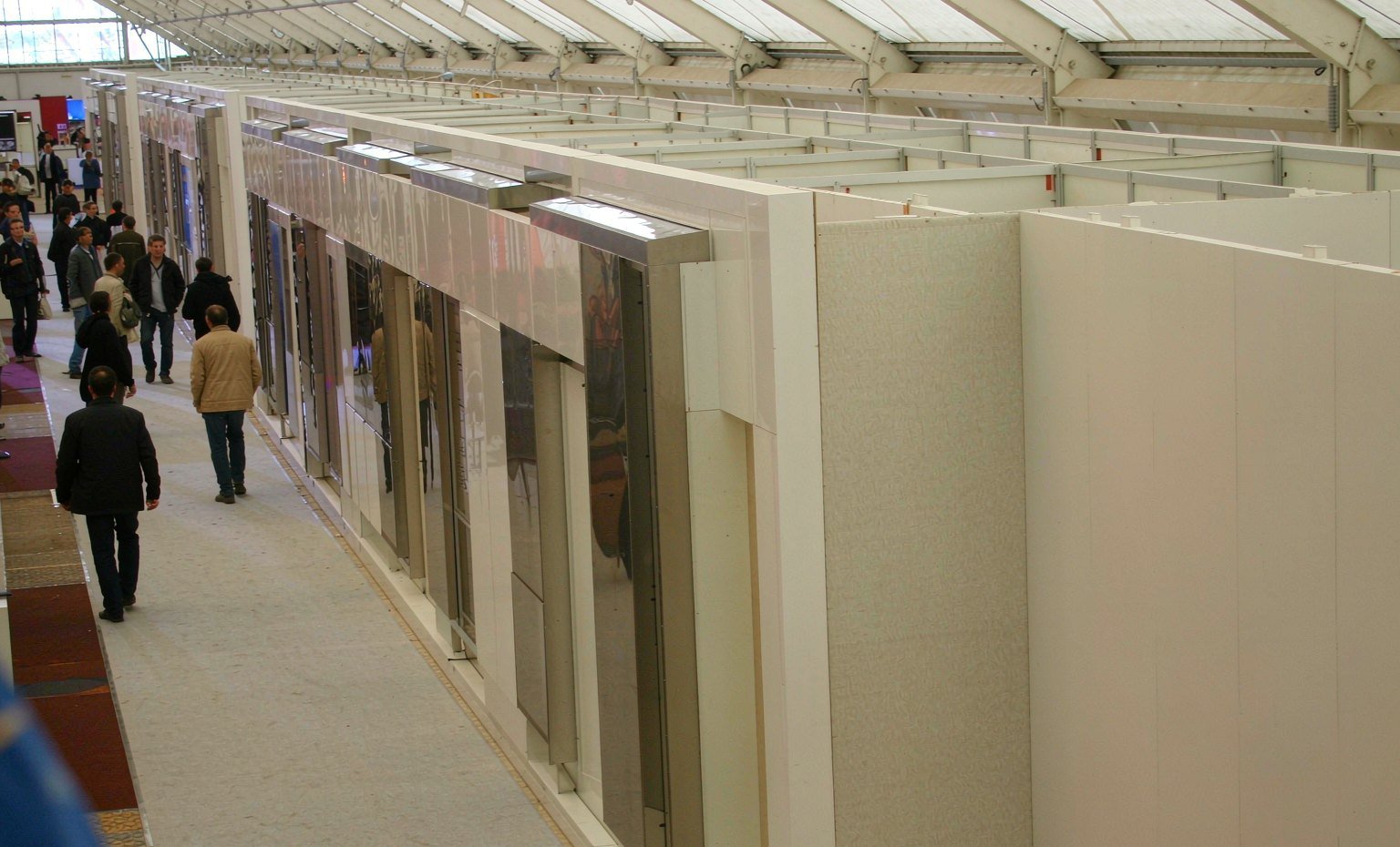 Plan the 10-Foot Depth Before Filling the 30-Foot Wall - King Exhibits trade show booth