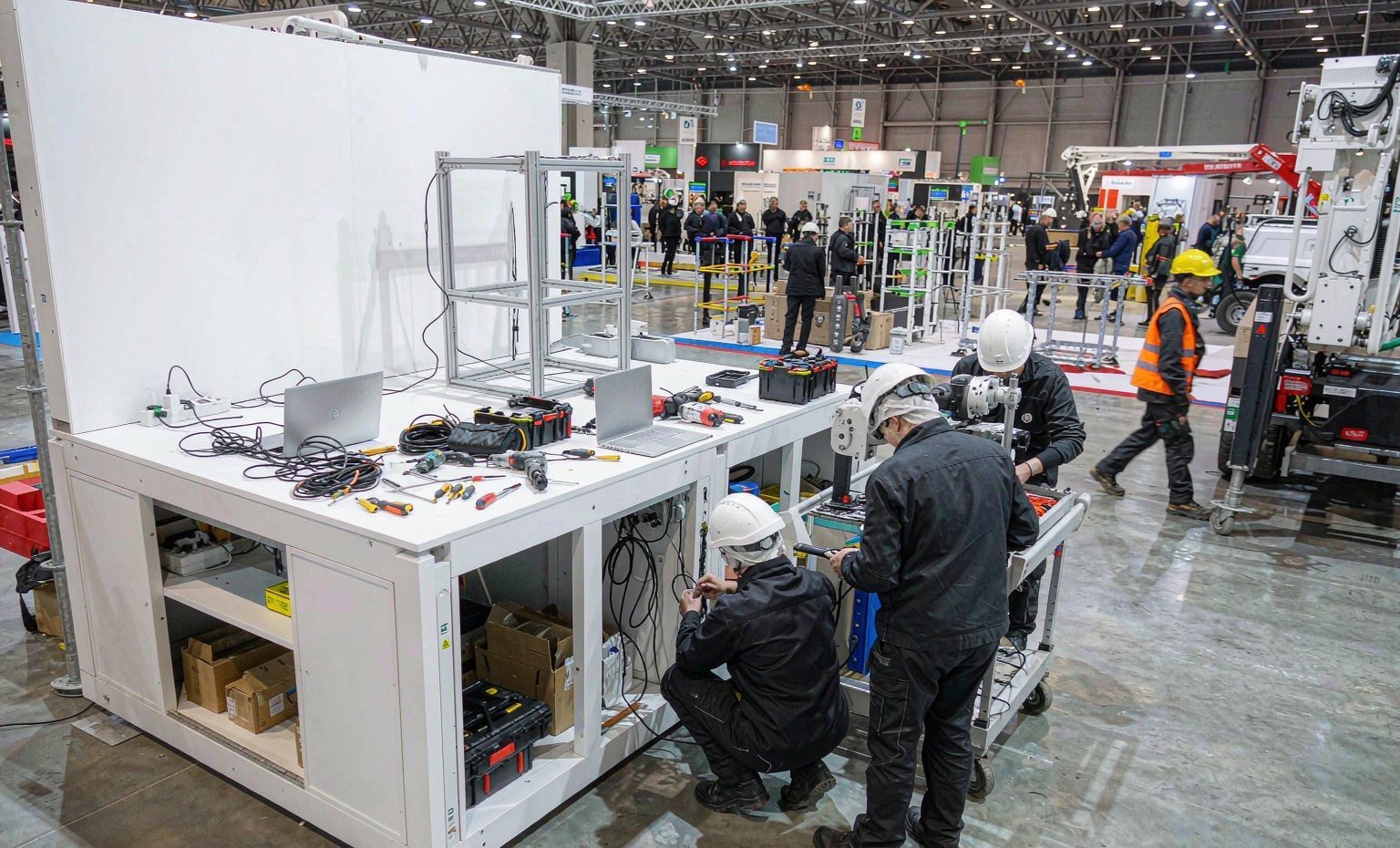 Utilities and Safety Planning for Live Equipment Demos - King Exhibits trade show booth