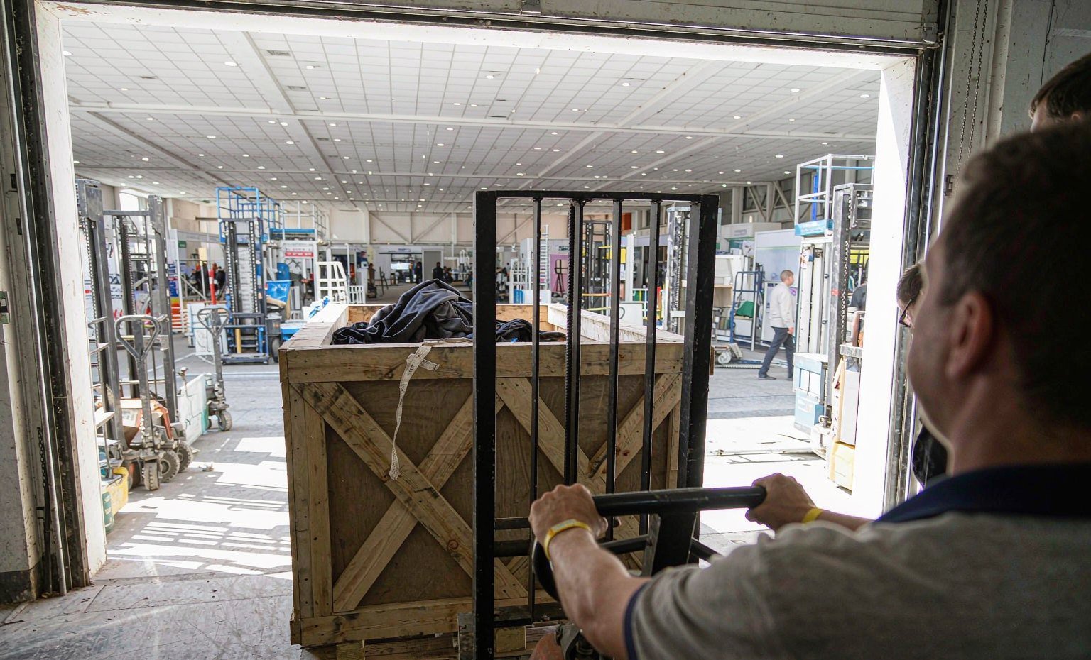 Indoor and Outdoor Construction Exhibit Planning - King Exhibits trade show booth