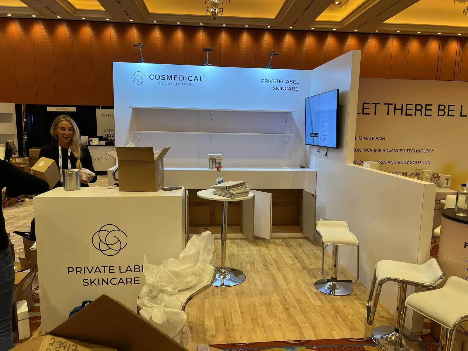 CosMedical 10x10 aesthetic-medicine exhibit at AmSpa Show in 2022