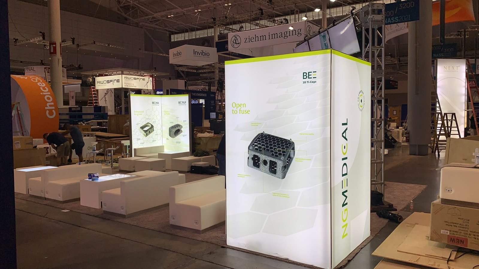 NGMEDICAL 20x30 medical-device exhibit recorded at NASS 2022