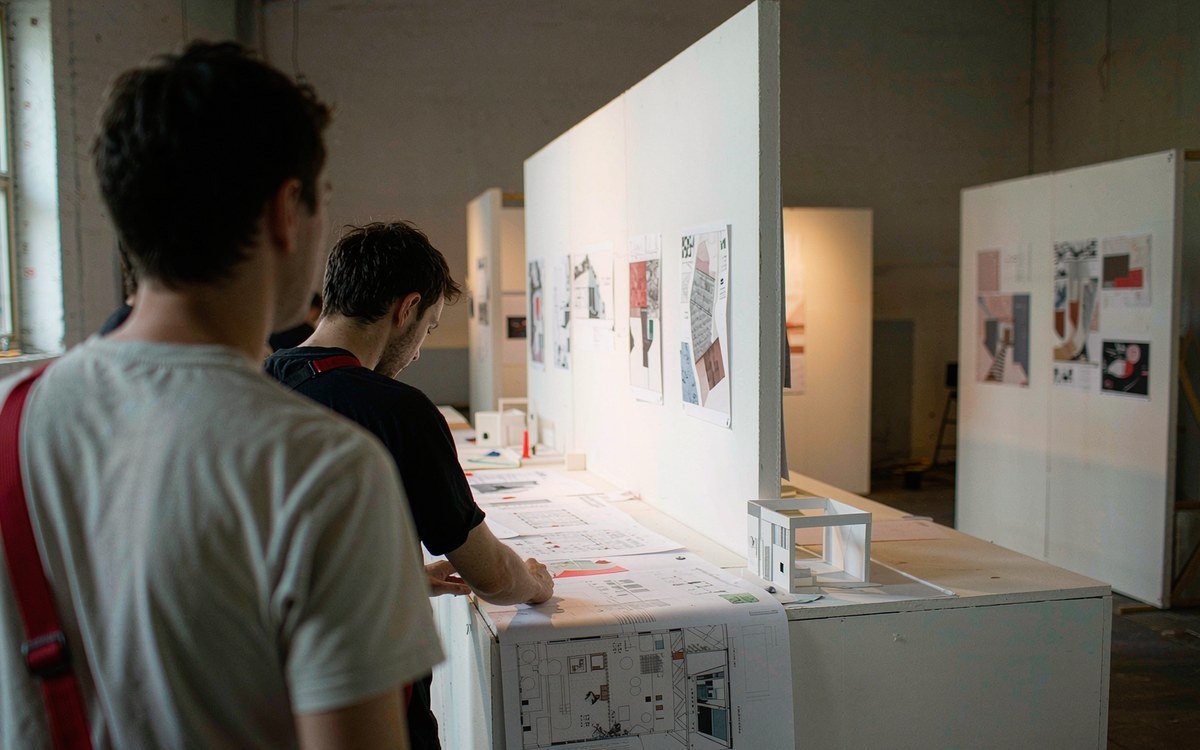 DDW booth rental – pre-show build check before the booth ships