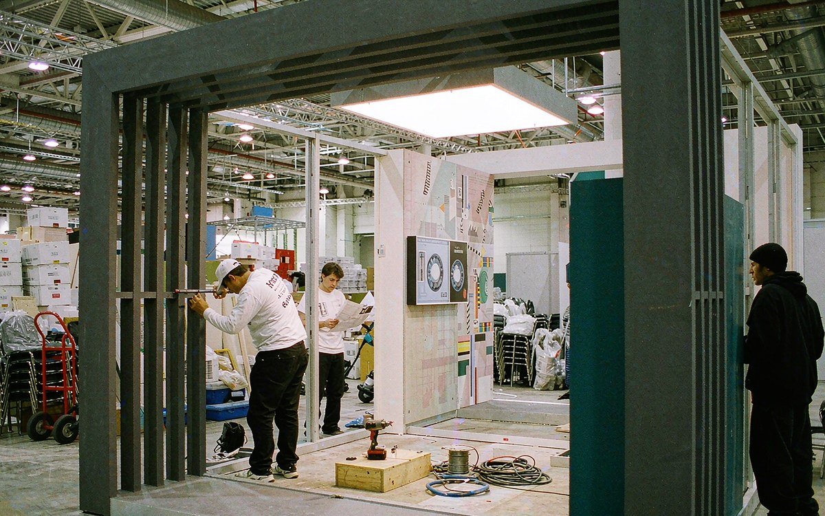 Neuroscience booth rental – pre-show build check before the booth ships