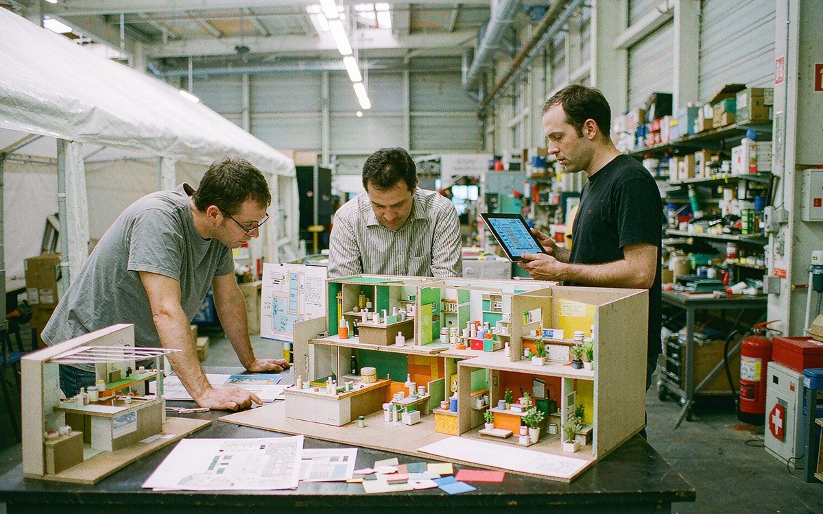 SupplySide East booth rental – exhibit design review with the project manager