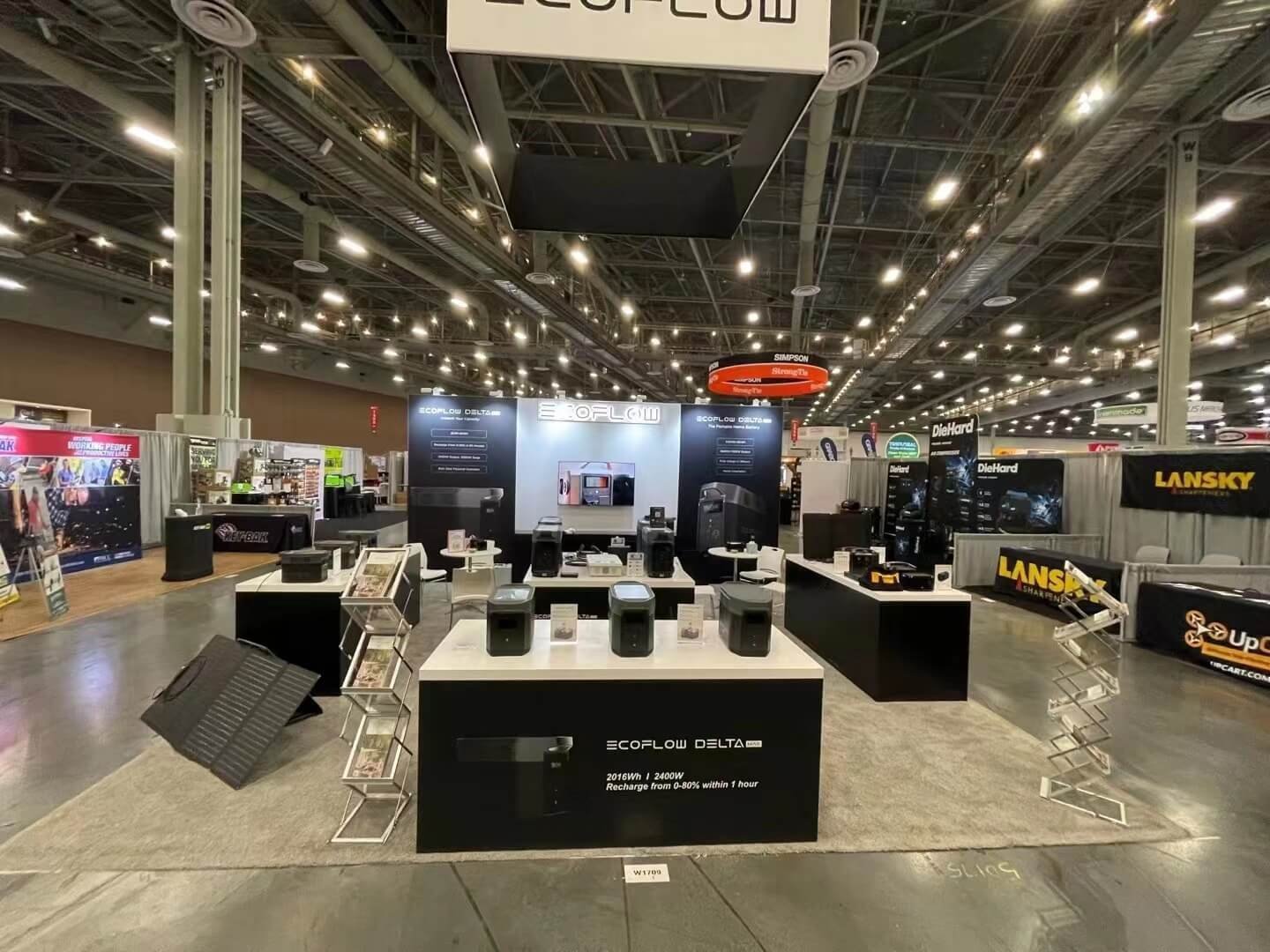 ECOFLOW 20'x20 trade show booth at NHS2022