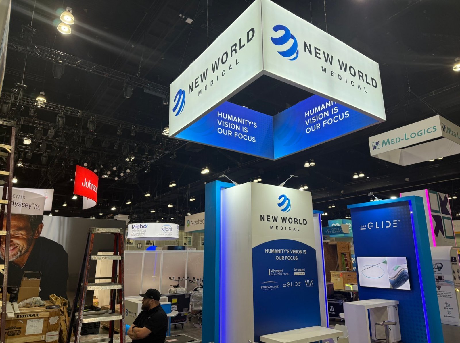 New World Medical 20'x20 trade show booth at ASCRS 2025