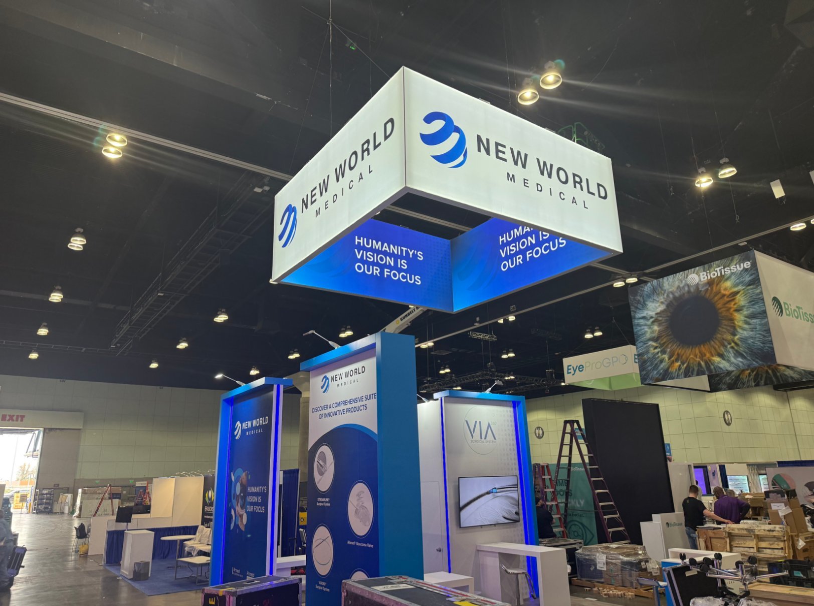New World Medical 20'x20 trade show booth at ASCRS 2025