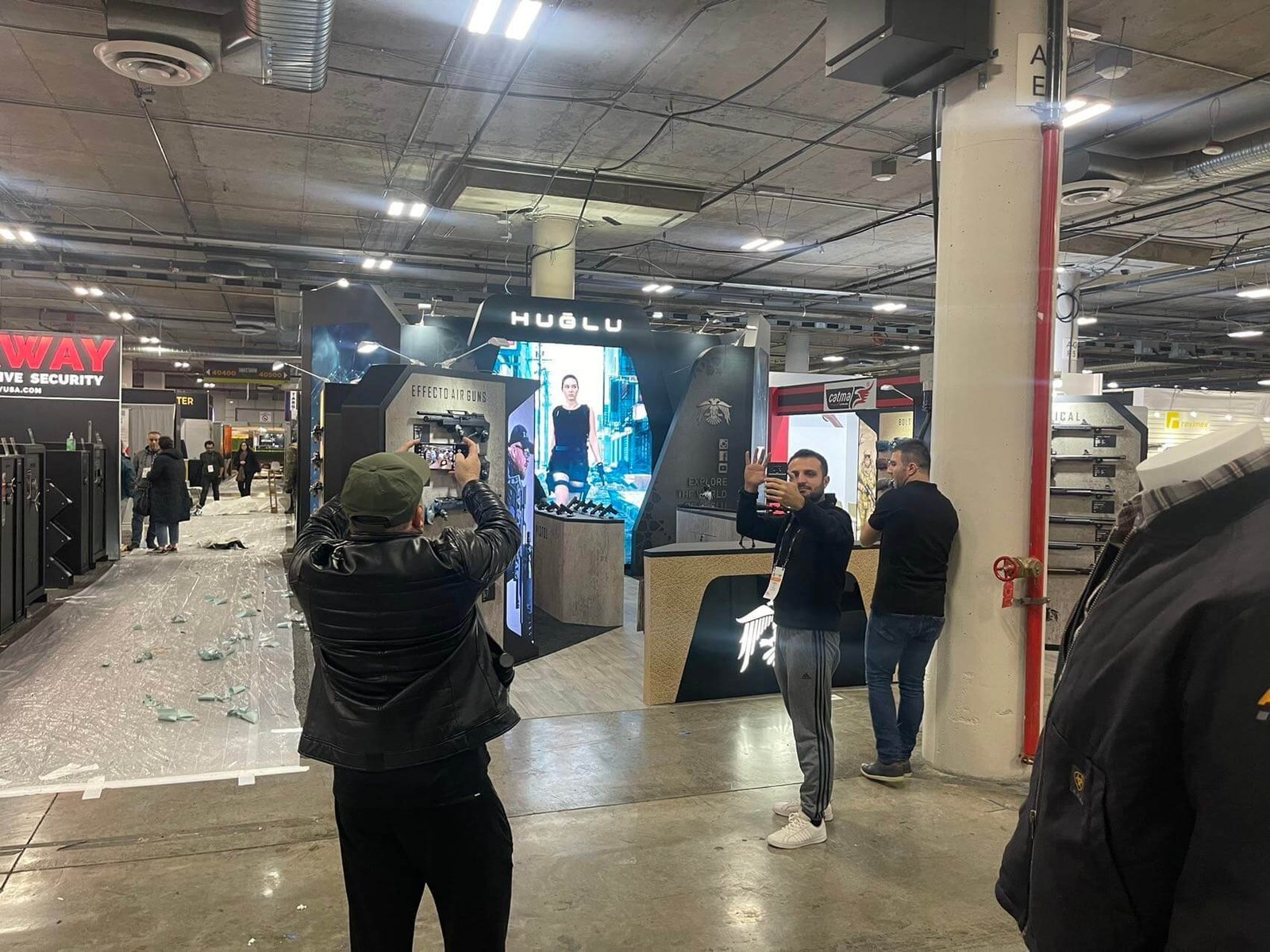 HUGLU 2023 trade show booth at
