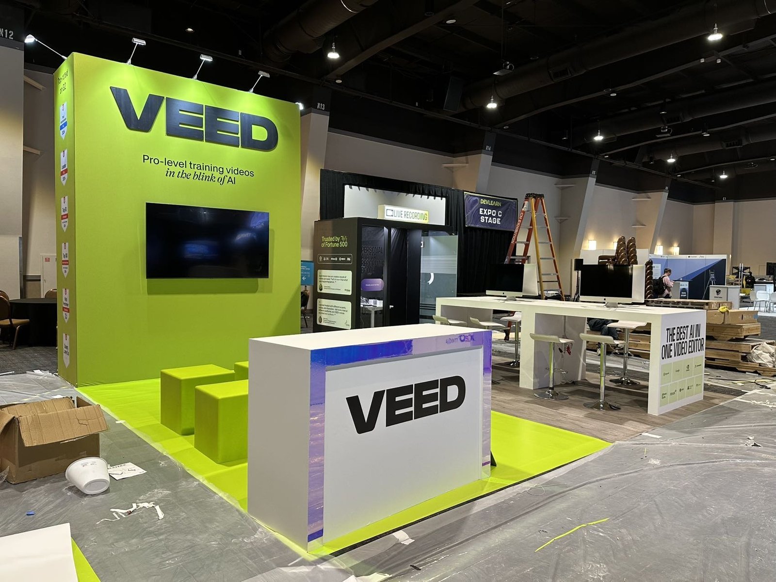 VEED 20'x20 trade show booth at Devlearn 2024