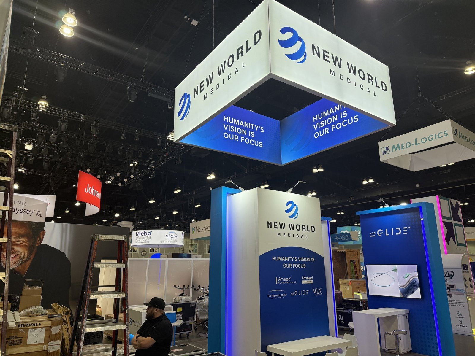 New World Medical 20'x20 trade show booth at ASCRS 2025