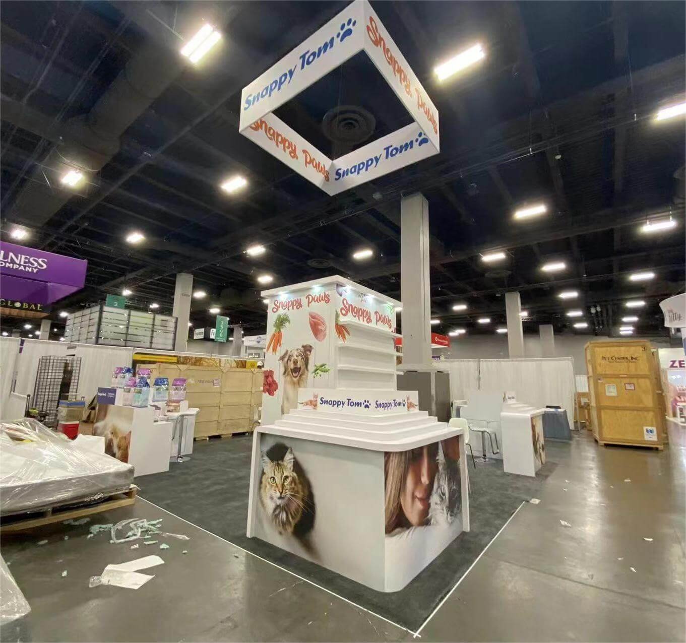 Snappy Tom 20'x20 trade show booth at Super Zoo2024
