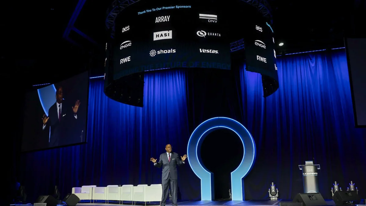 Clean energy industry leaders on stage at a previous CLEANPOWER conference.