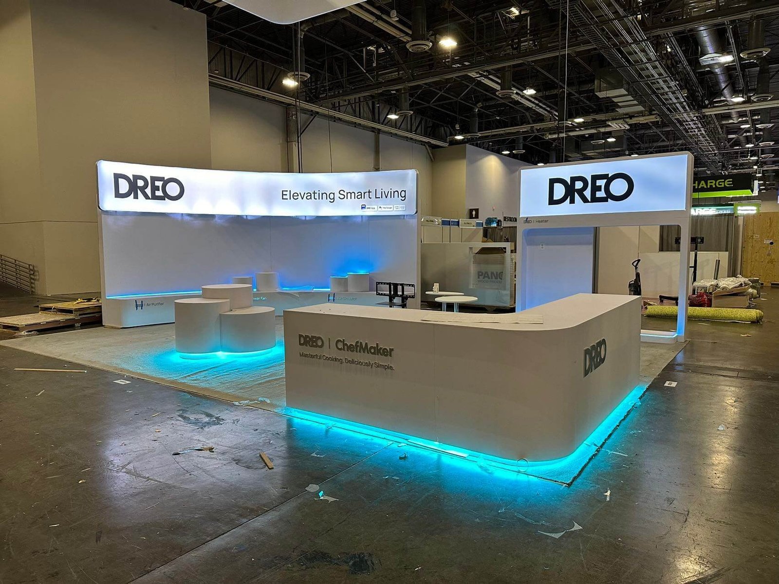 DREO 20xx30x CES2024 trade show booth display