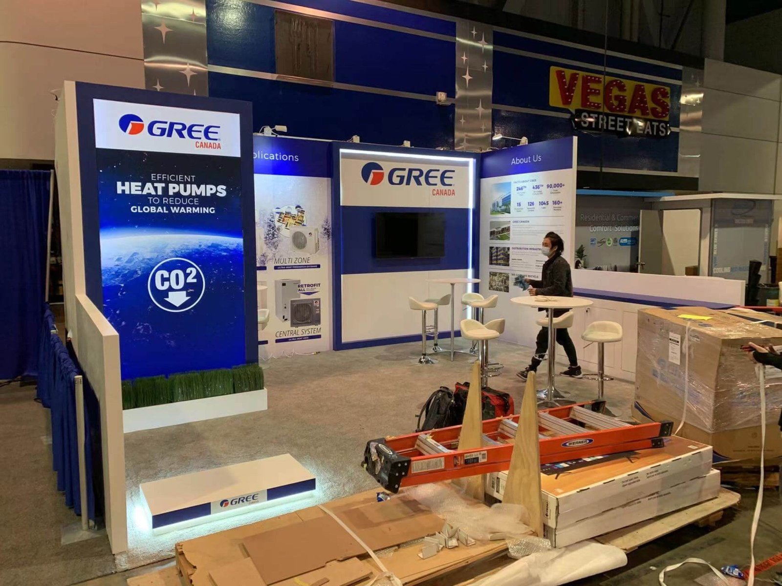 Custom trade show booth rental by King Exhibits