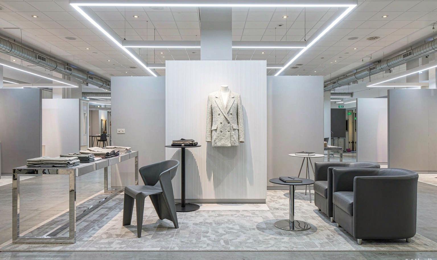 Handle the Product - King Exhibits trade show booth