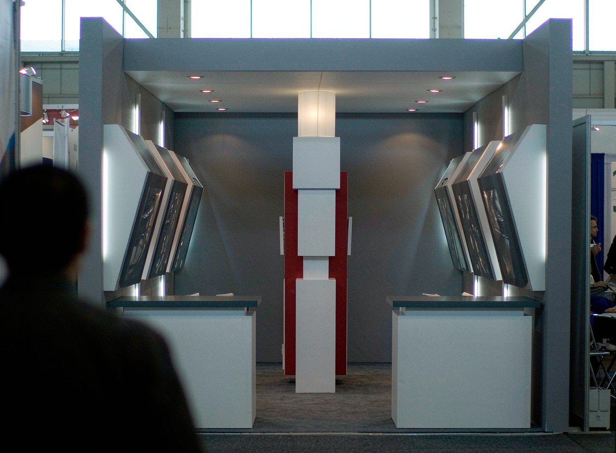 A Corner Booth Layout for Two Aisles — Corner Trade Show Booth