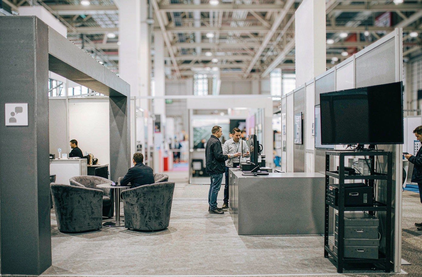 Demo Booth with a Meeting Area — Expo Expo booth rental