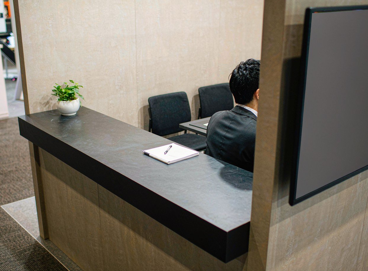 Peninsula Booth Design That Keeps Entrances Open — Peninsula Exhibition Stand