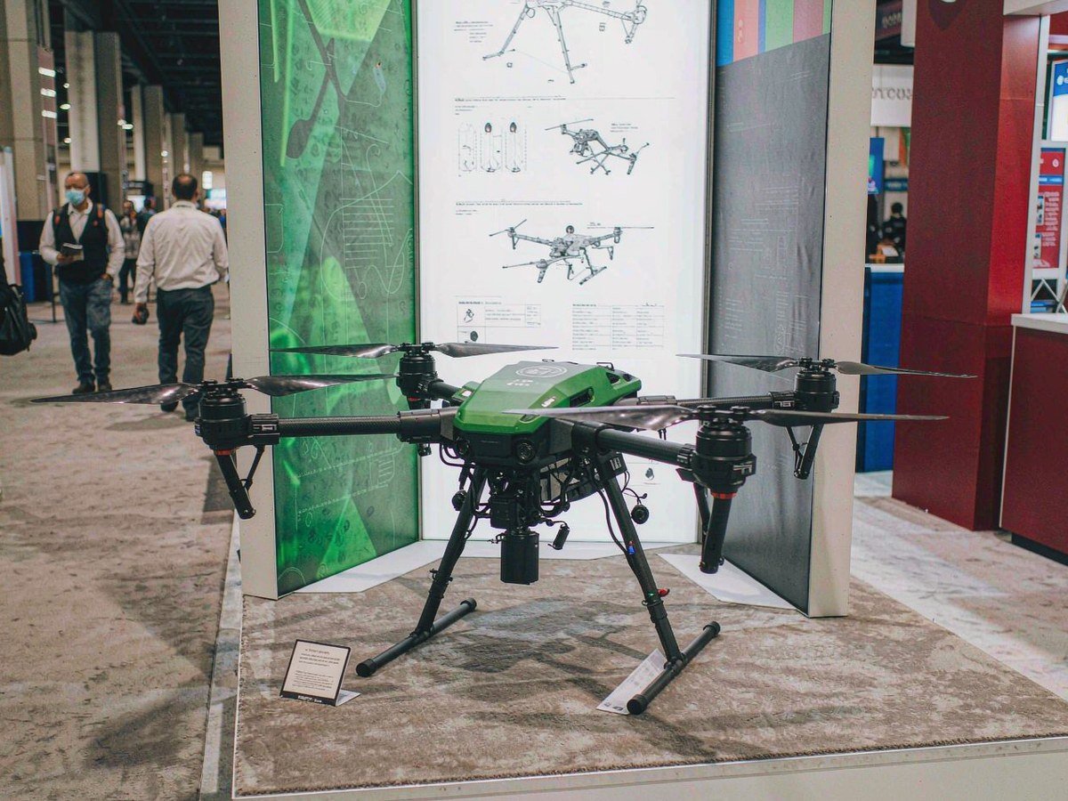 Full-Platform Walkaround Display