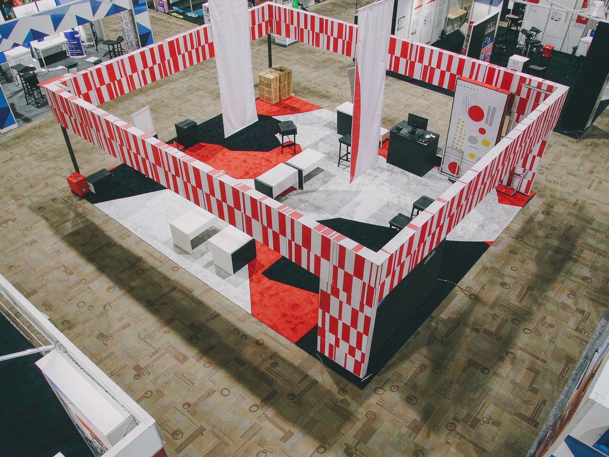 20 × 20 ft: Demonstrations and Dealer Meetings