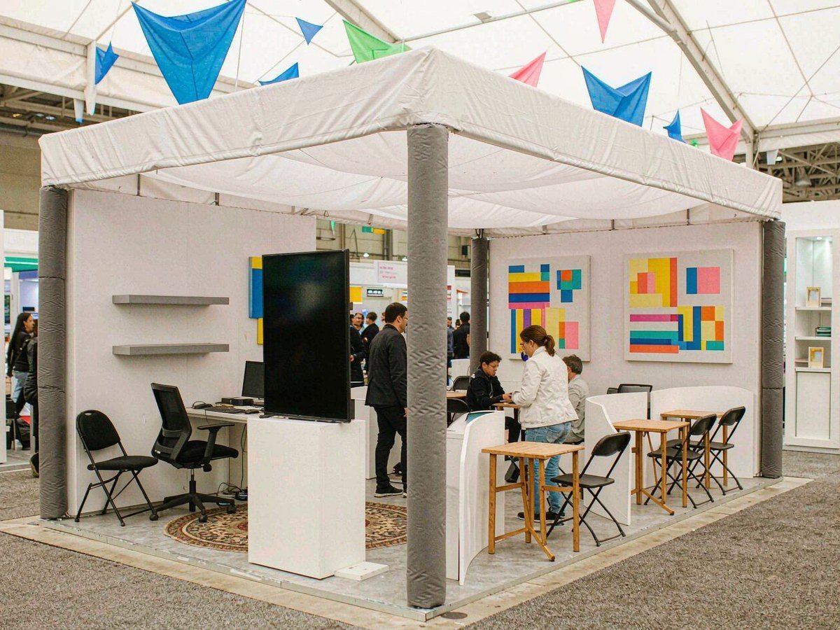 10 × 20 ft — Demonstration Plus Discussion