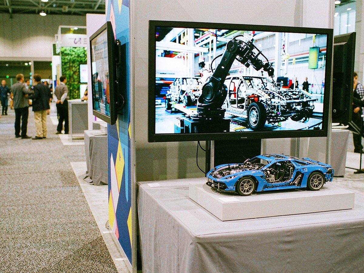 Screen Demonstration Displays