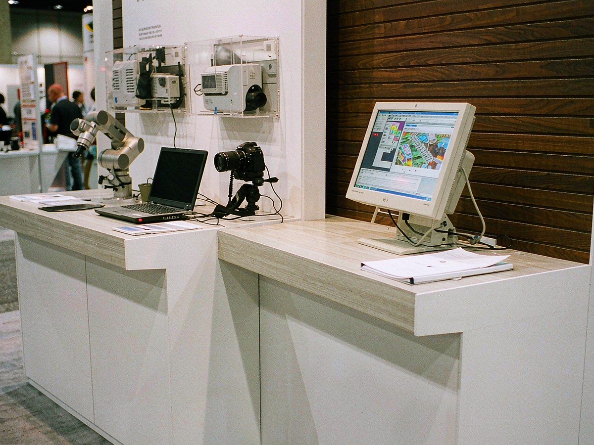Angled Demonstration Counter