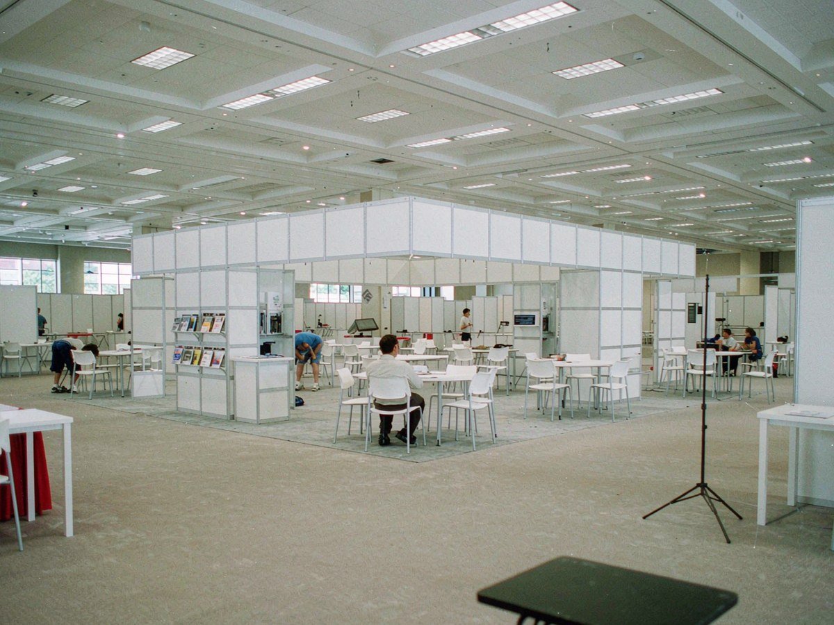 20 × 20 ft — Island Demonstration Layout