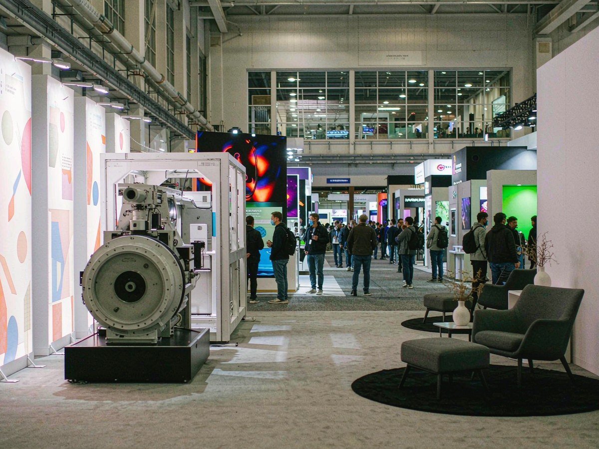 10 × 20 ft Instrument Exhibit