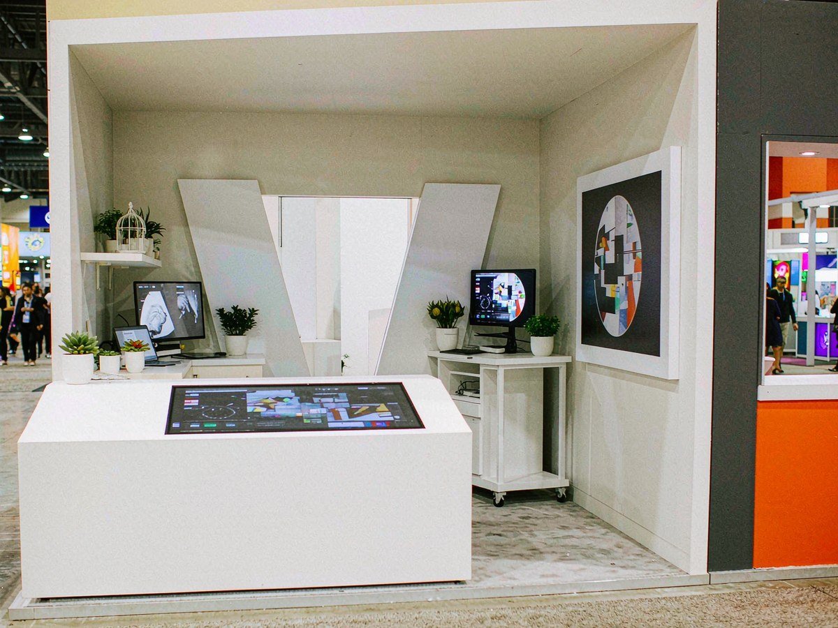 10 × 10 ft — Focused Demonstration