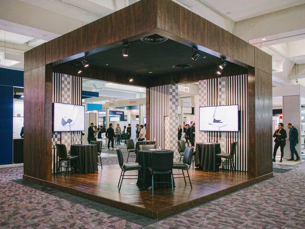 20 × 20 ft — Multiple Demonstrations