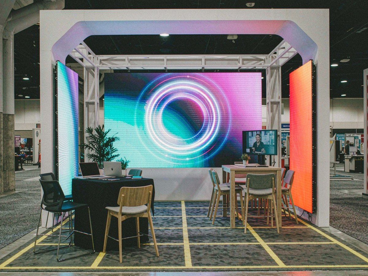 20 × 20 ft — Parallel Product Conversations