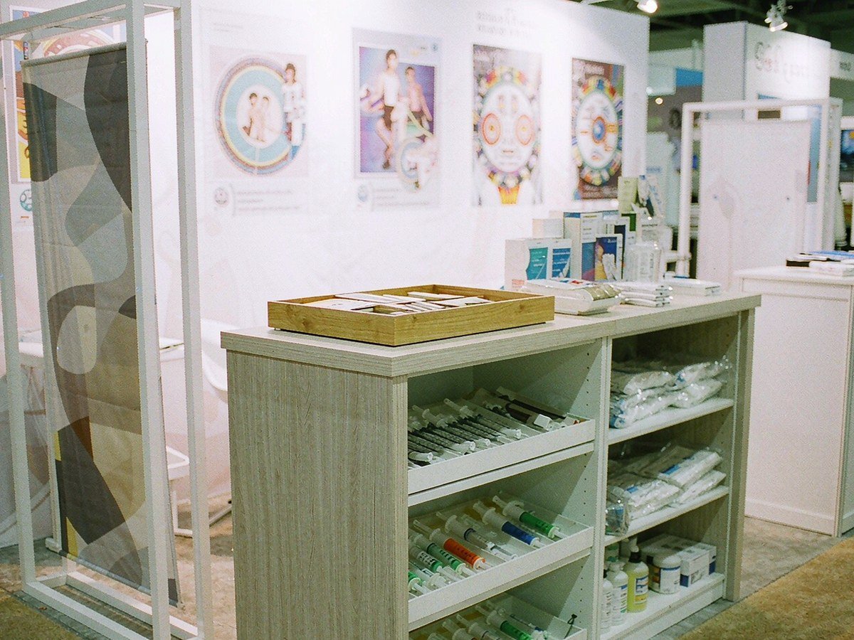 Material and Sample Display
