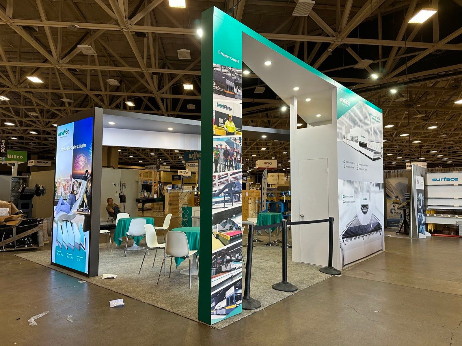 LandGlass 20x20 trade show booth display at GLASSBUILD 2024