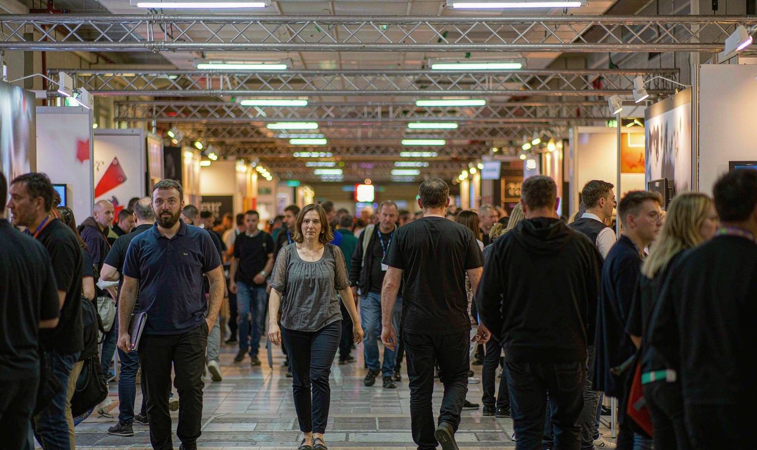 Build a Camera View without Sacrificing the Aisle View