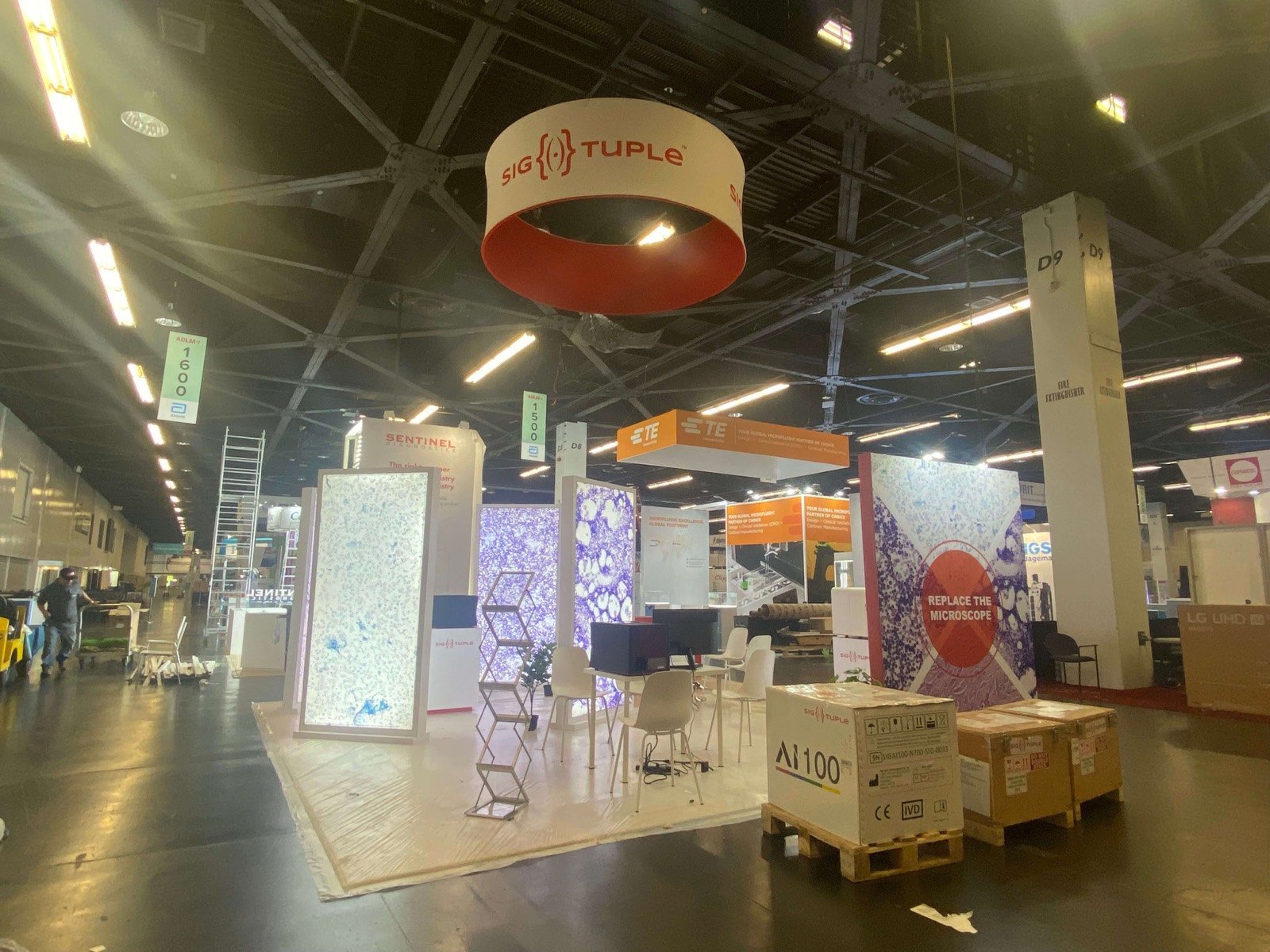 SigTuple 20x20 trade show booth display at AACC 2023