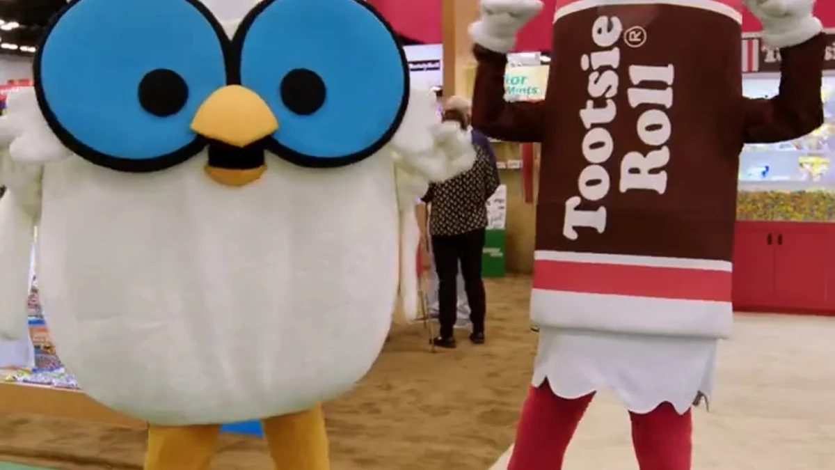Event mascots greeting attendees on a previous Sweets & Snacks Expo show floor.